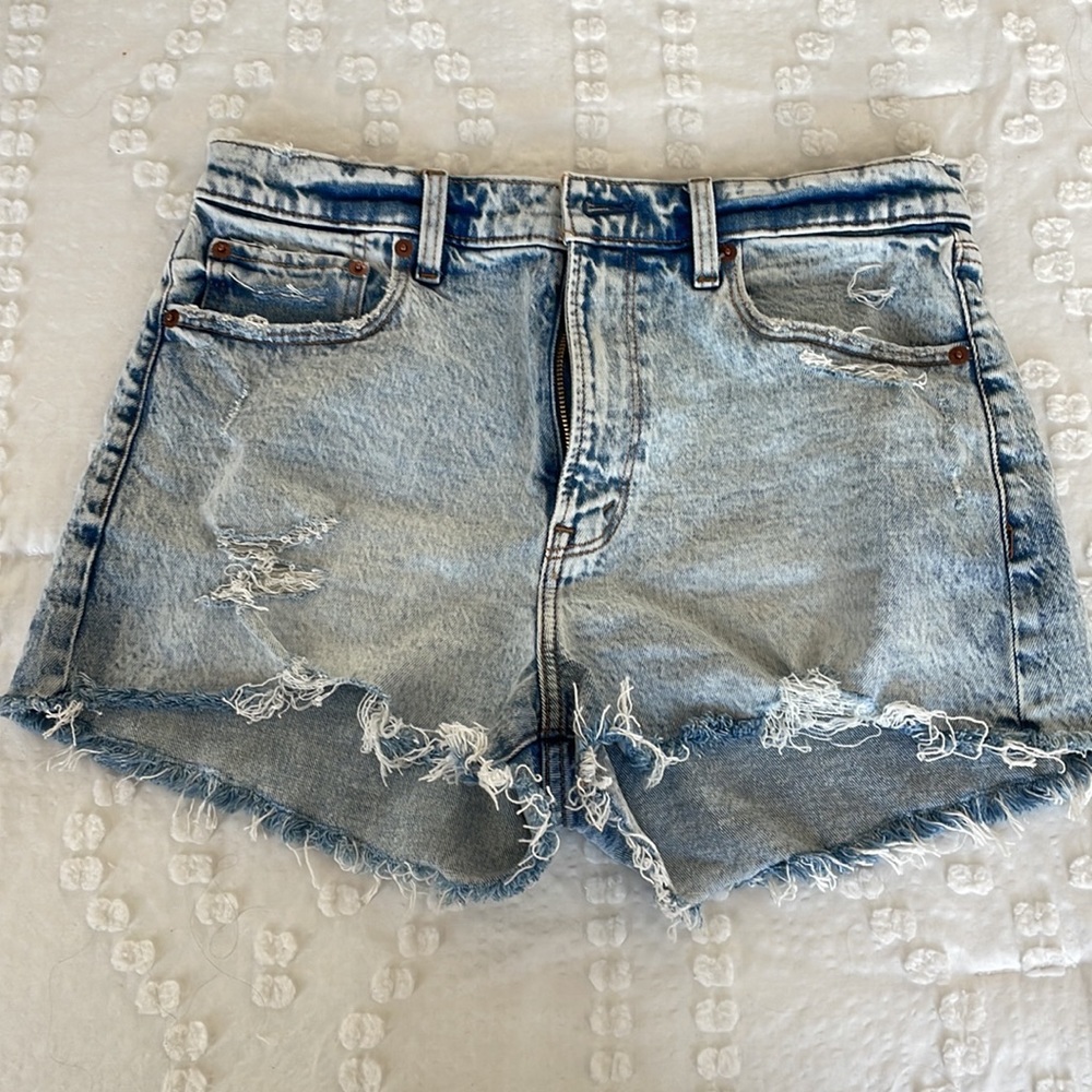 NWOT. Abercrombie high rise Mom Shorts. Size 29 / 8. Never worn.
